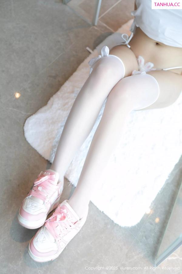   [XiuRen]高清写真图 2025.04.23 No.10184 量子玫瑰 白色运动服第61张图片
